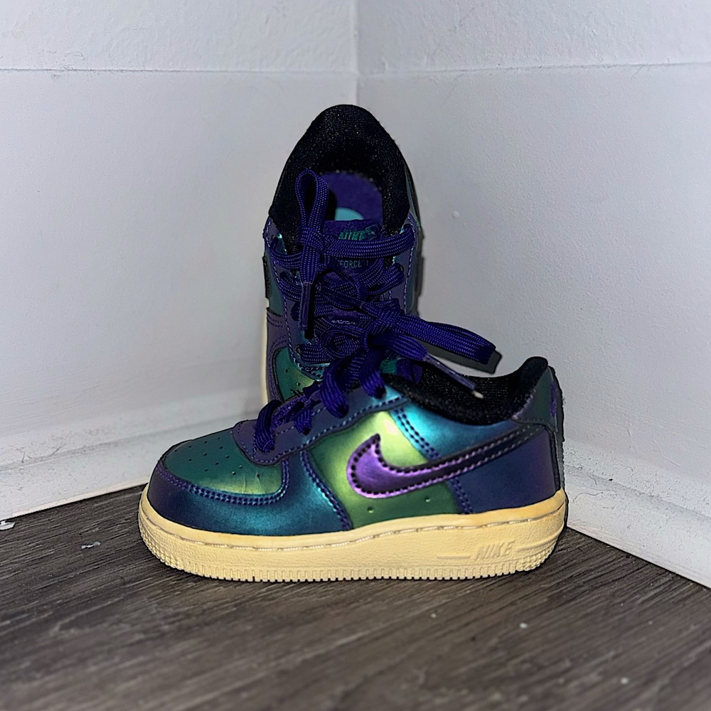 Nike Kids Iridescent Purple and Green Sneakers